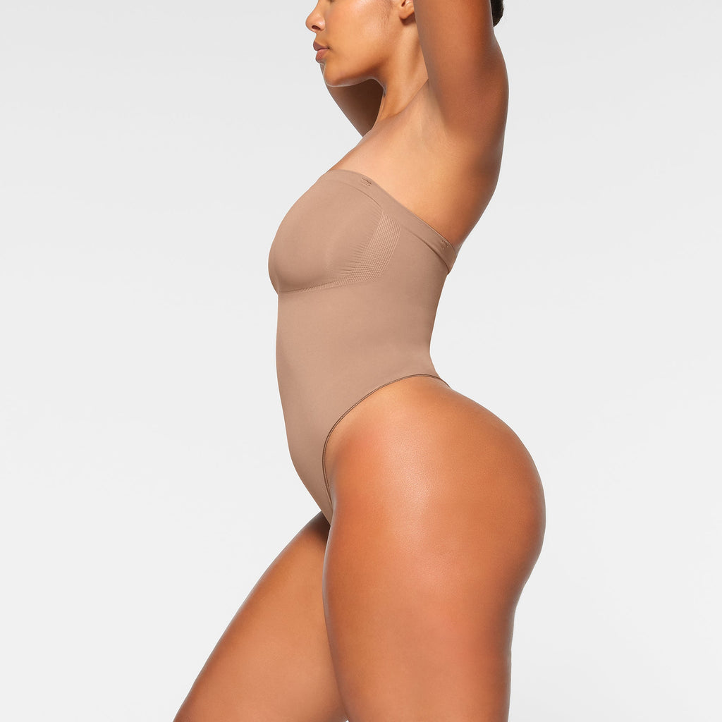 SEAMLESS SCULPT STRAPLESS THONG BODYSUIT | SIENNA