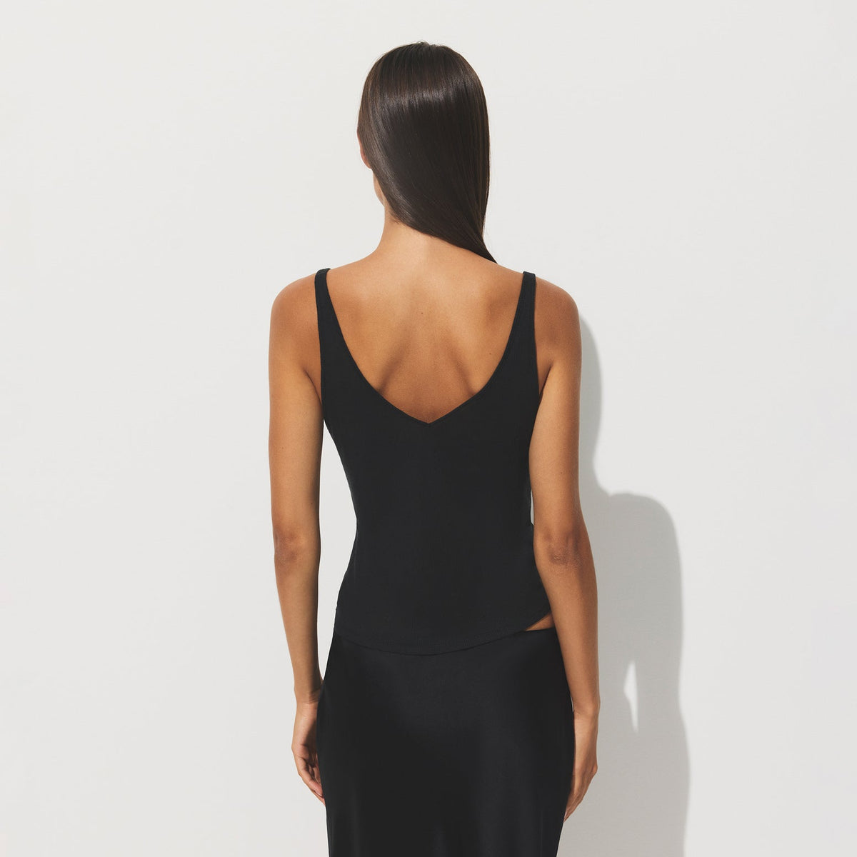 SHEER RIB V NECK TANK | SOOT
