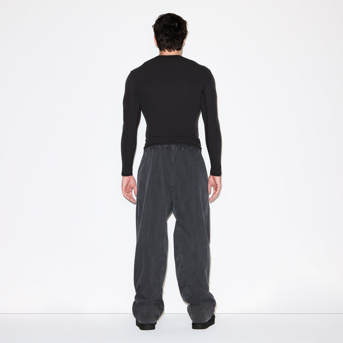 FITS EVERYBODY MENS SLIM LONG SLEEVE T-SHIRT | ONYX
