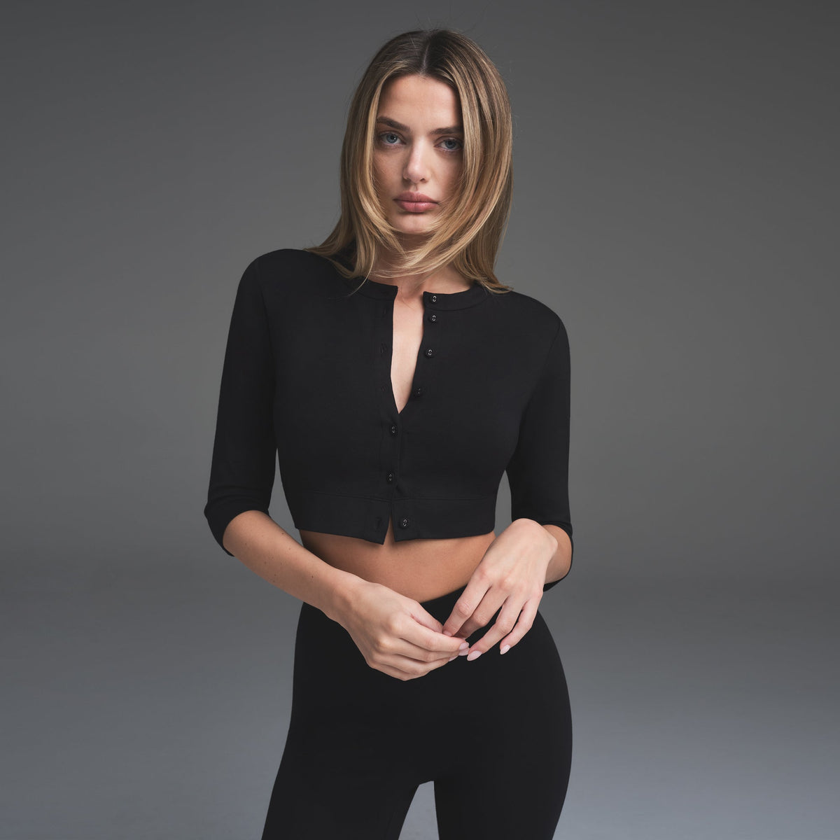 SMOOTH LAYERS CROPPED CARDIGAN | OBSIDIAN
