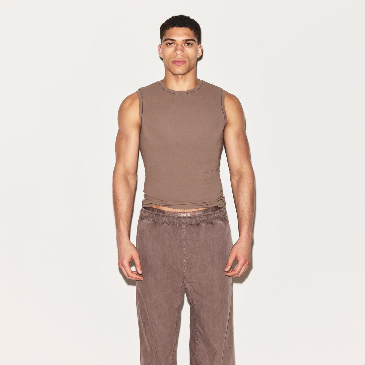 FITS EVERYBODY MENS SLIM TANK | UMBER